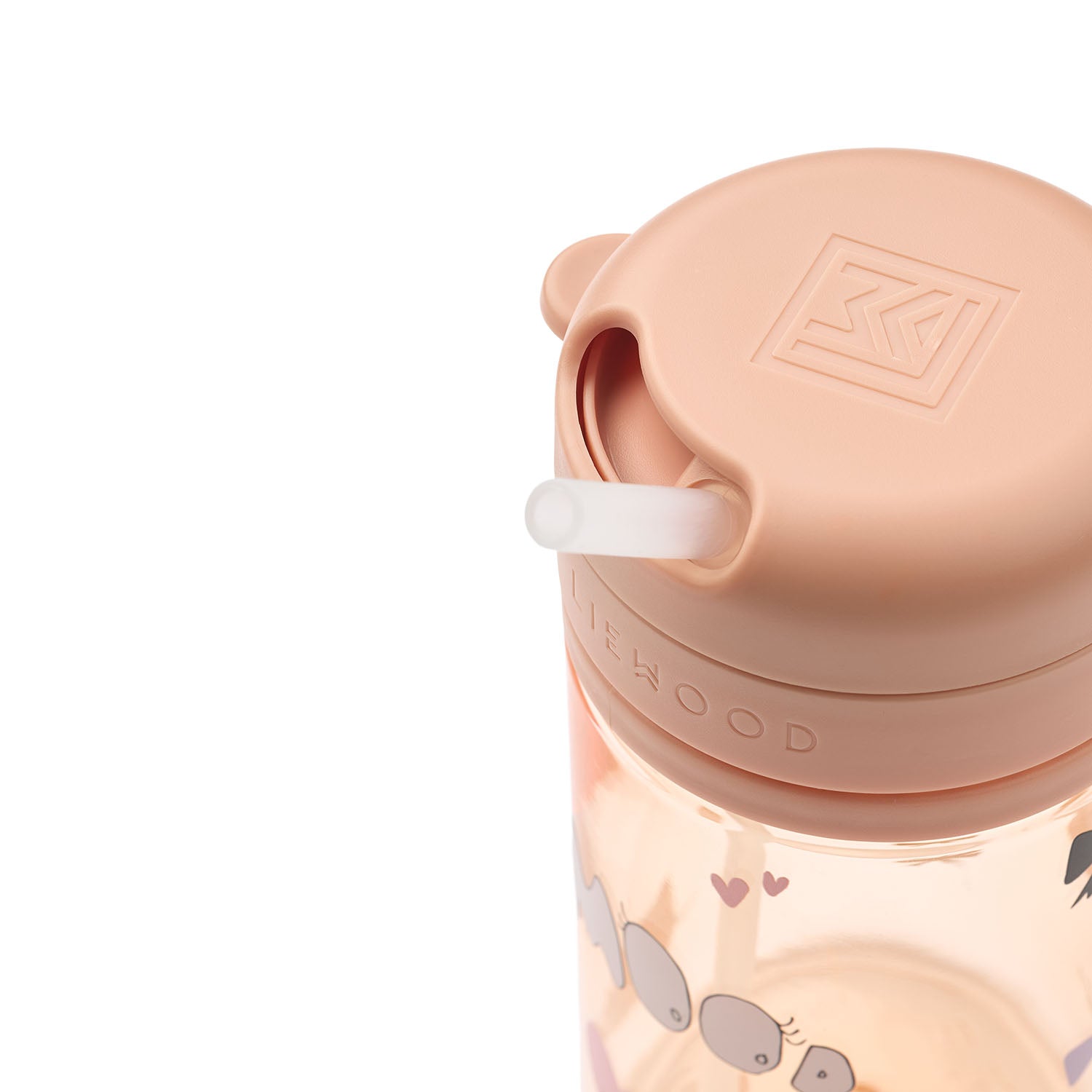 A close-up macro shot of the peach-colored lid, highlighting the top branding, the twist-lock mechanism, and the clear silicone drinking straw.
