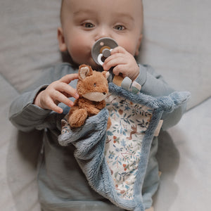 Baby comfort toy with touchable knots and tags