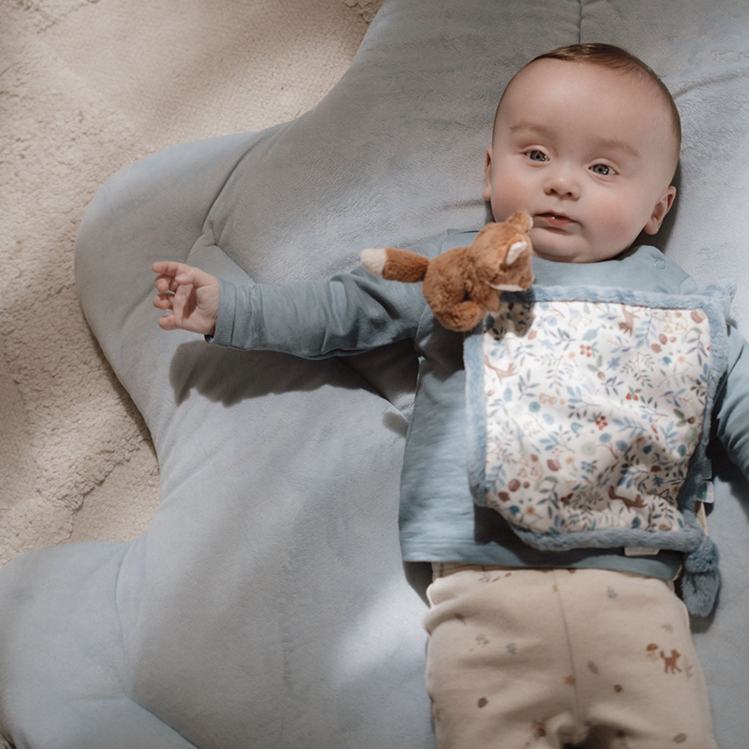 Cozy and safe cuddle cloth for babies from birth.