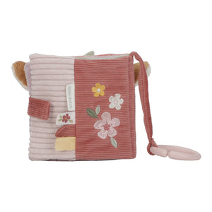 Little Dutch activity baby book is perfect for stroller or pushchair to attach.