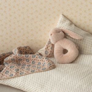Bunny rattle set with soft cloth in powder colour.