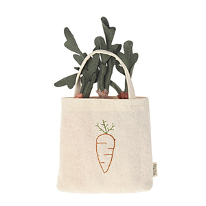 Maileg soft toy carrots in a mini shopping bag.