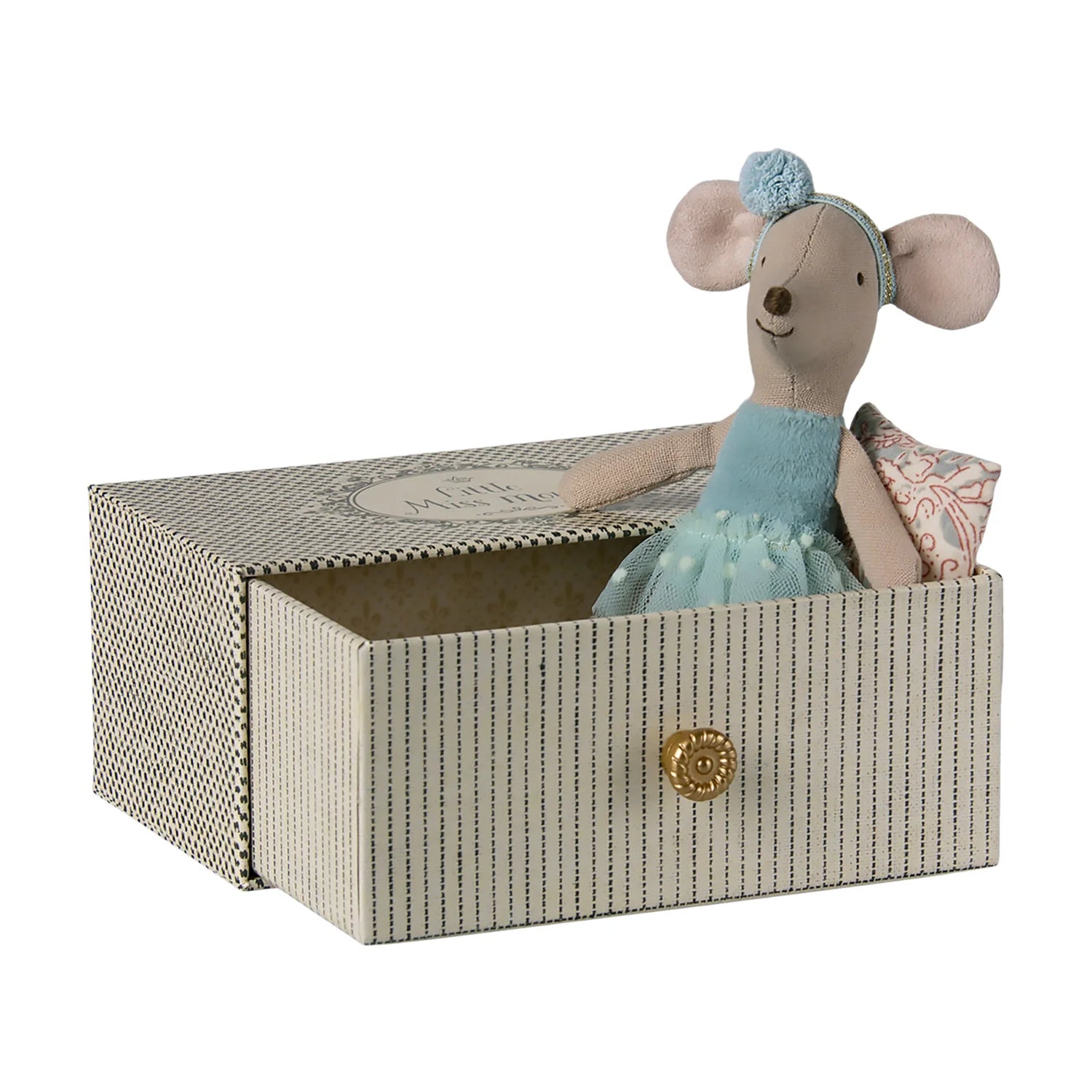 Maileg mouse is sitting in the matchbox.