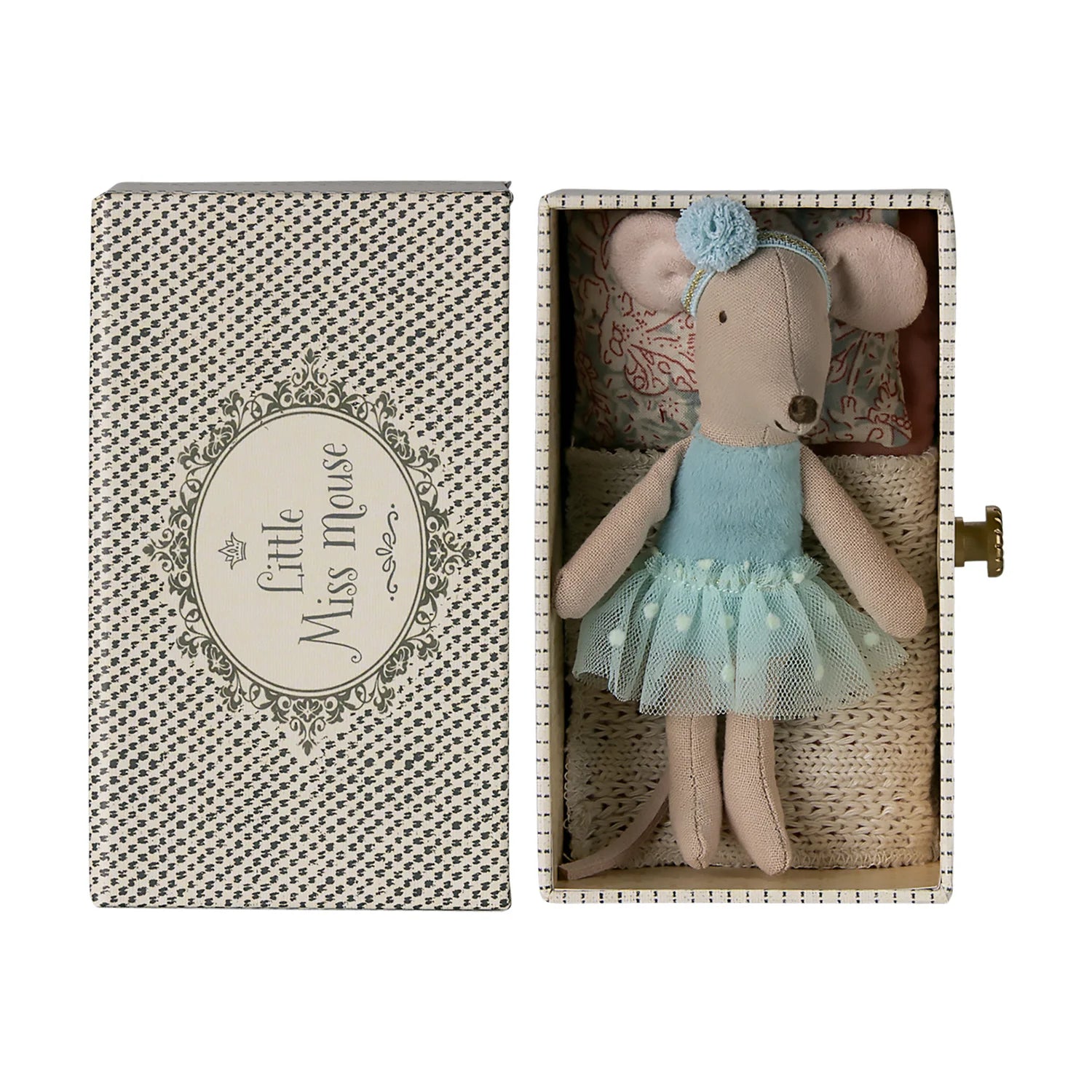 Maileg dance mouse in daybed little sister in a white background