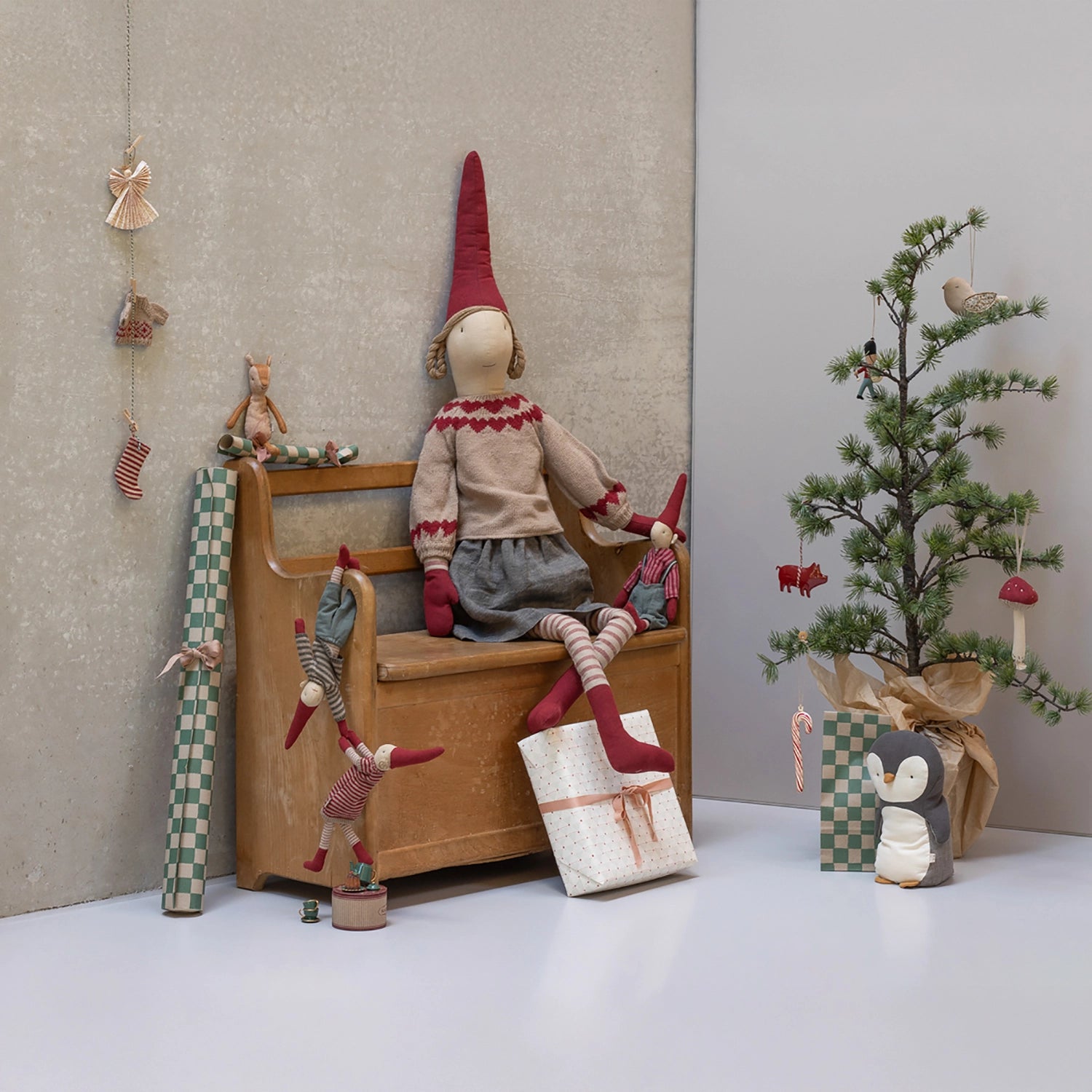 Christmas-themed green gift bag for small or medium sized presents