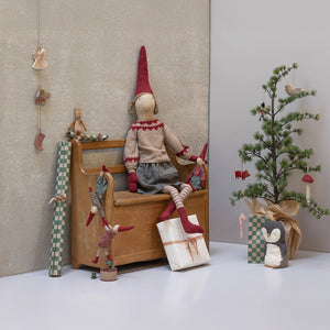 Christmas-themed green gift bag for small or medium sized presents