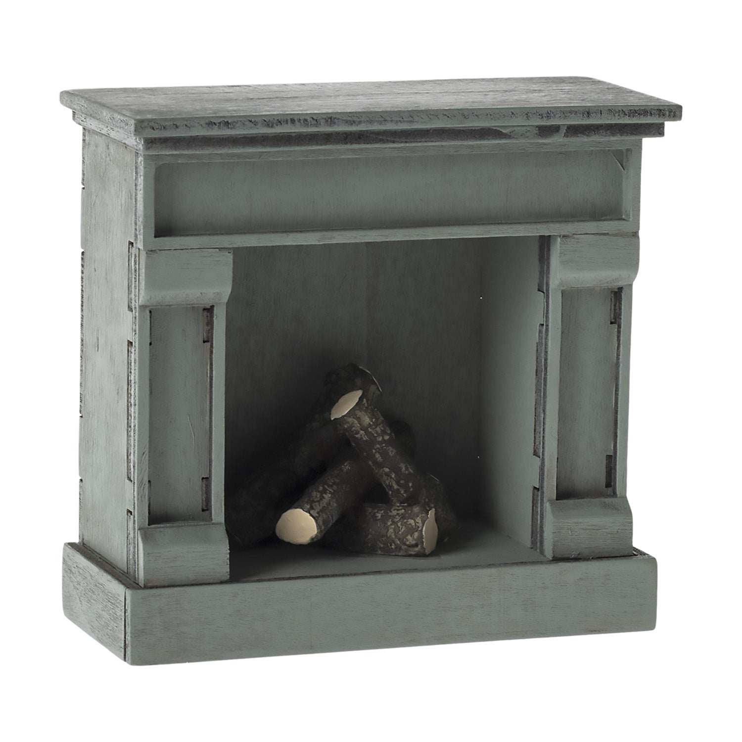 Thsi fireplace make any dollhouse look great