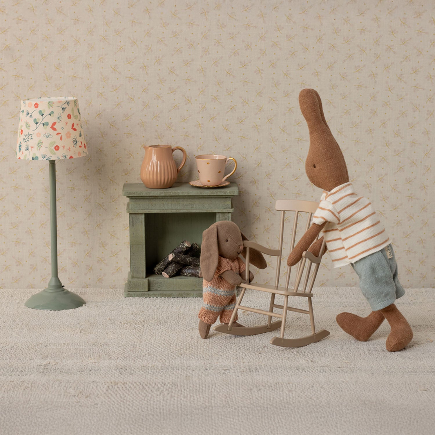 Small rocking chair for Maileg mice and rabbits.