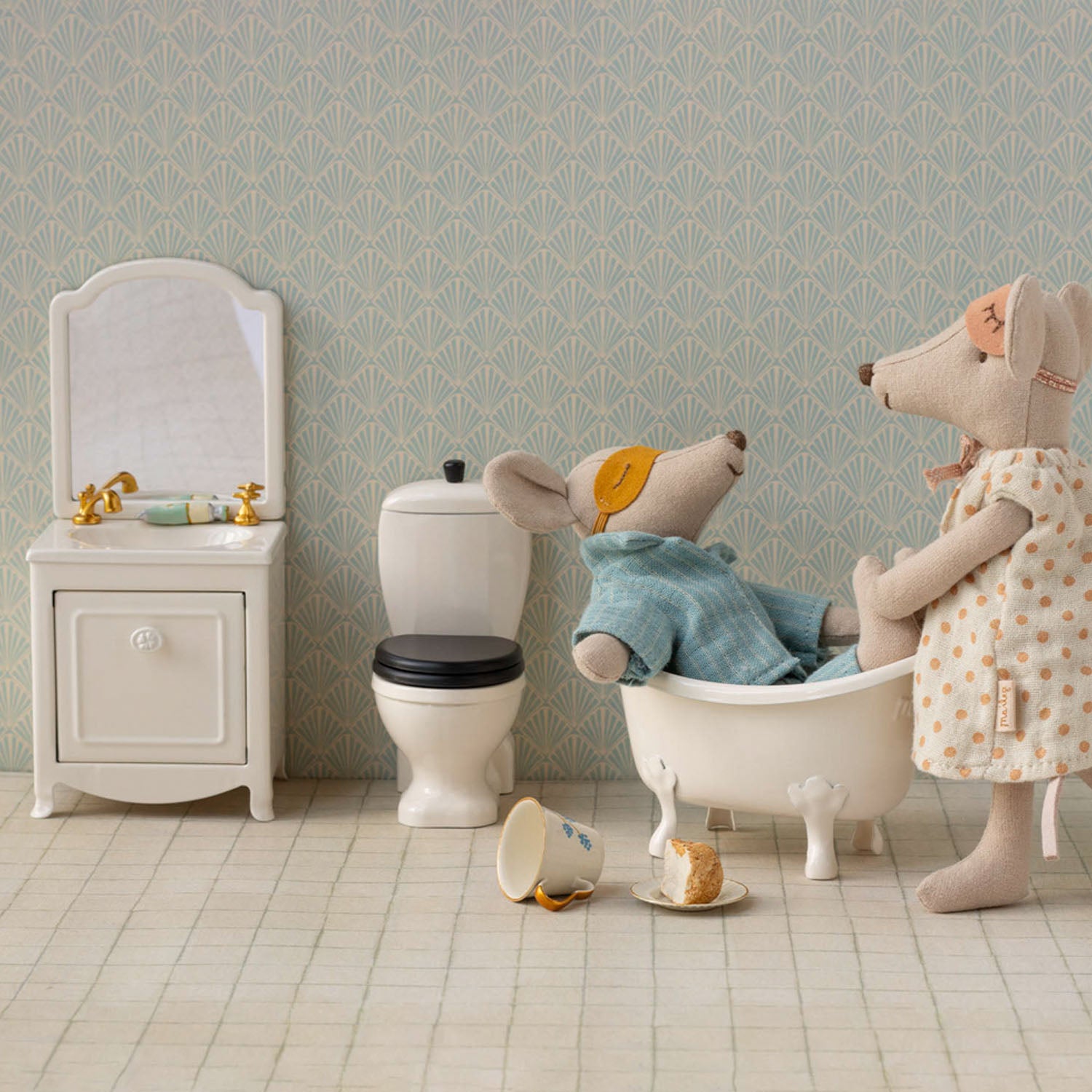 Lifestyle image of maileg sink dresser with mirror for maileg mouse.