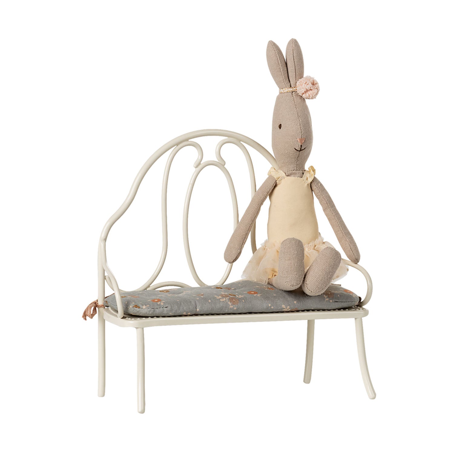 Maileg playset bench for sizes 1 and 2 bunnies.