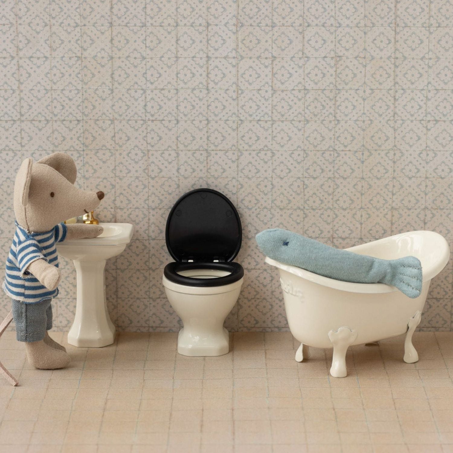 Maileg mouse house bathroom toilet.