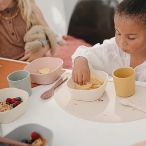 Baby-friendly square bowl 