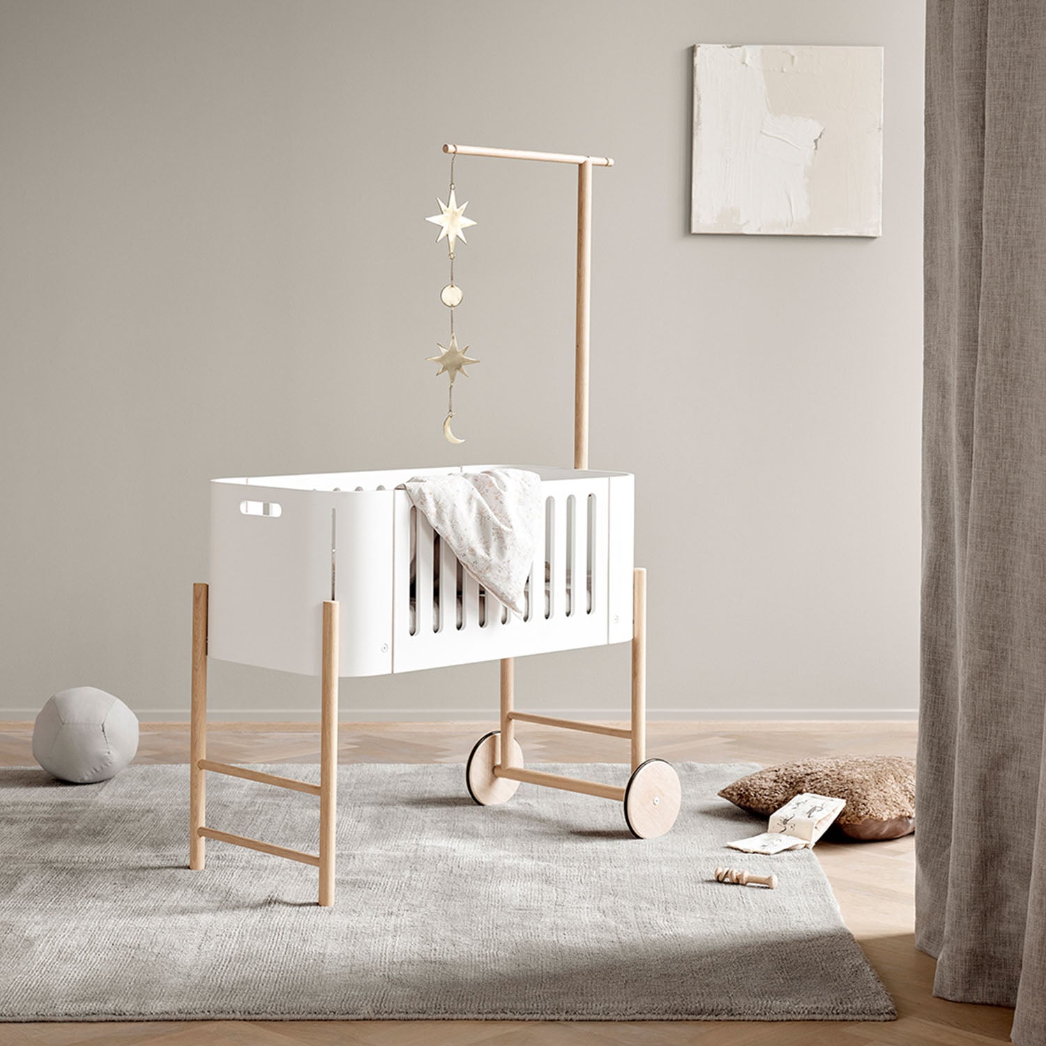 Baby mobile holder mounted on co-sleeper side rail