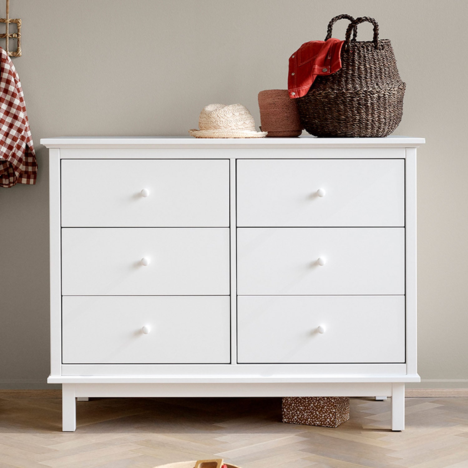 Wooden dresser with six spacious drawers for children’s room storage.