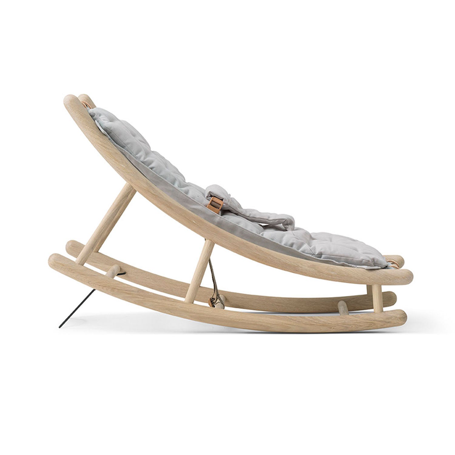 Toddler seat with clean Nordic design and leather strap details