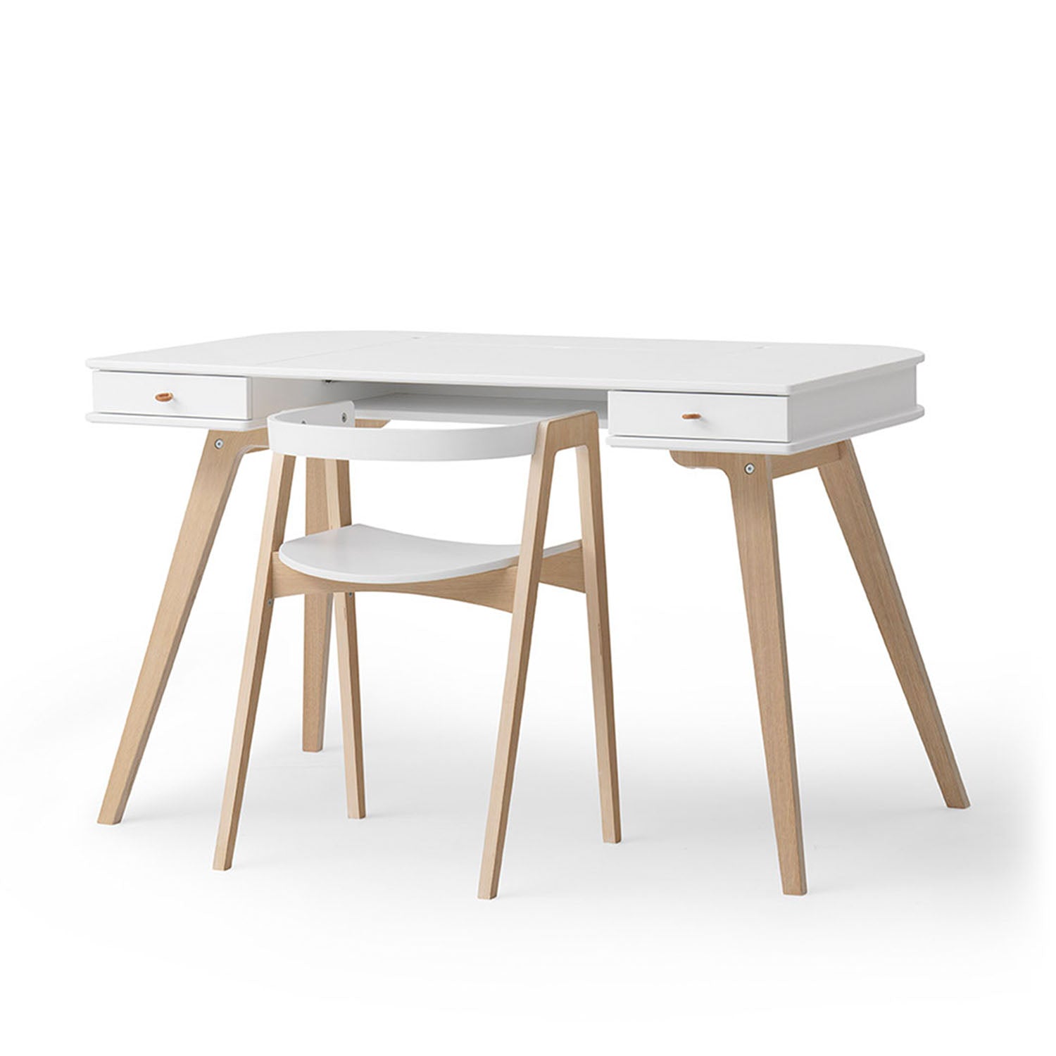 Adjustable-height chair suitable for children and teenagers