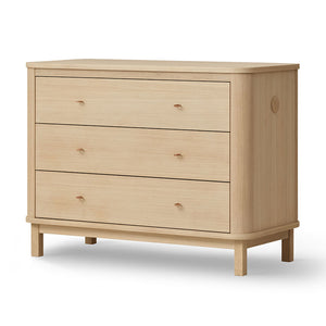 Oak wood children’s dresser with three drawers in a clean Nordic design