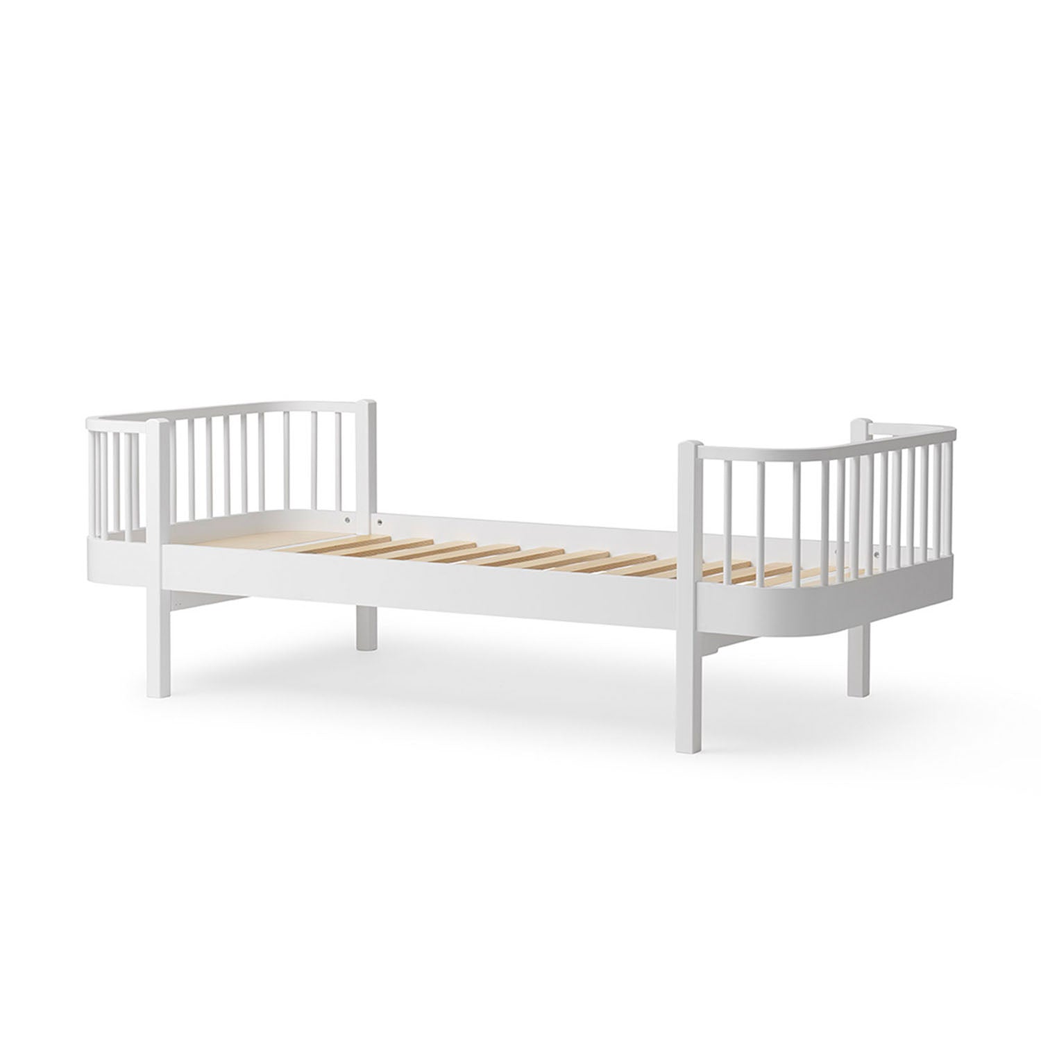 Modern Nordic-style Wood Original bed.