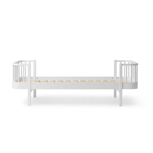 Wood Original bed painted with non-toxic, REACH-certified paint.