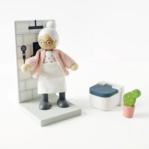 wooden doll house family figures full set in the bathroom