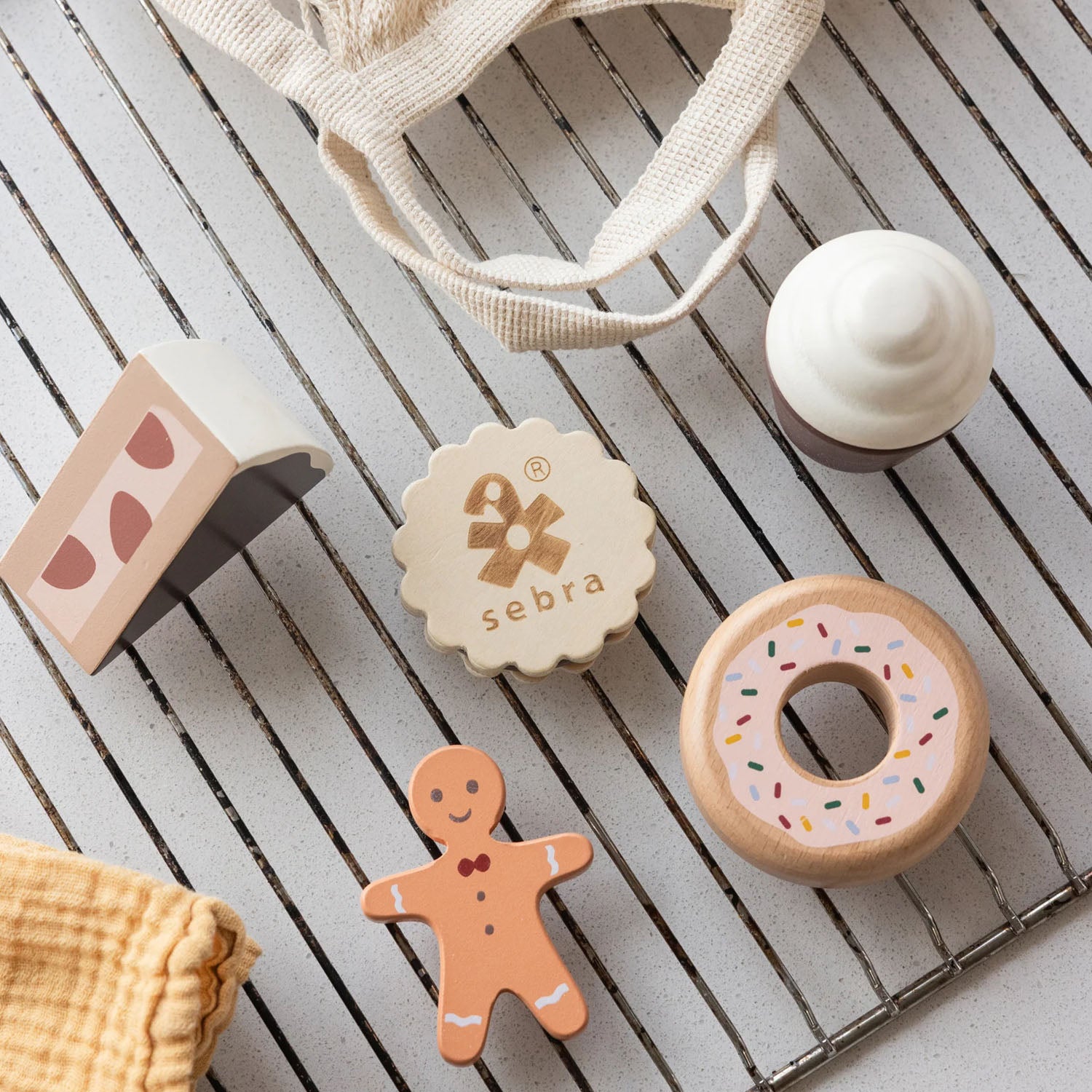 Safe and long-lasting wooden dessert toys – ideal for everyday play