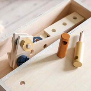 Creative play with Sebra 21-piece wooden building set.