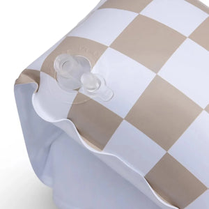 Showing air chember in the armbands in a white background.