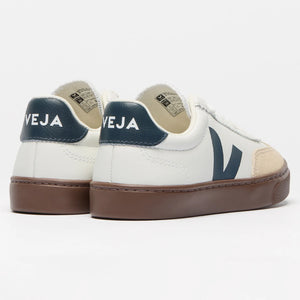 Showing back design of the Veja small volley sneaker.
