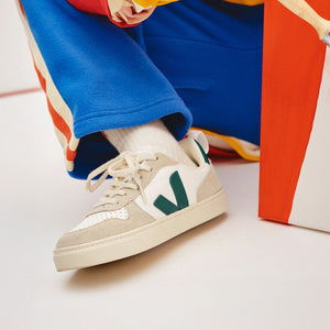lightweight leather sneakers for young children and toddlers