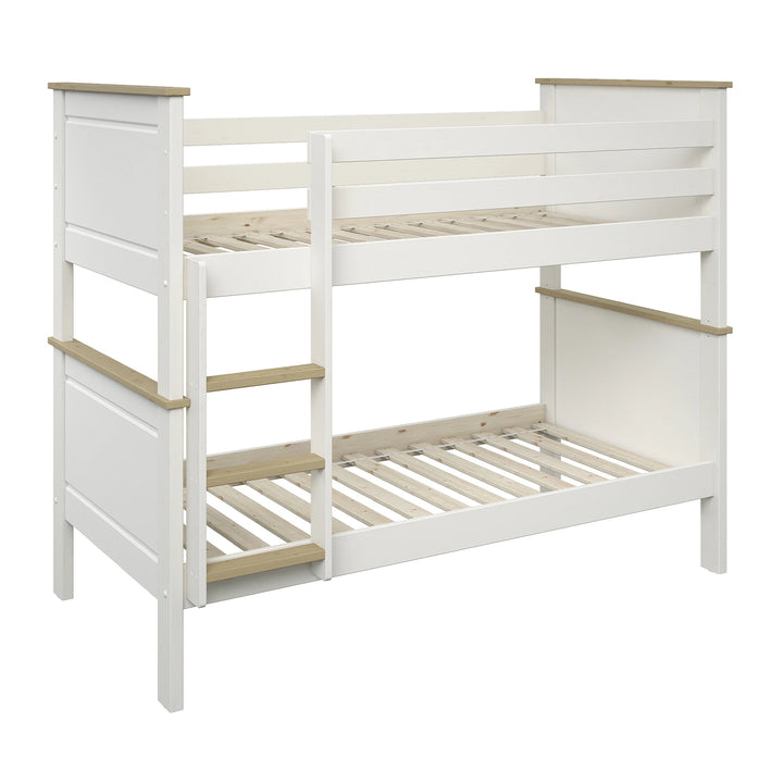 This bunk bed A reversible ladder allows for flexible placement.