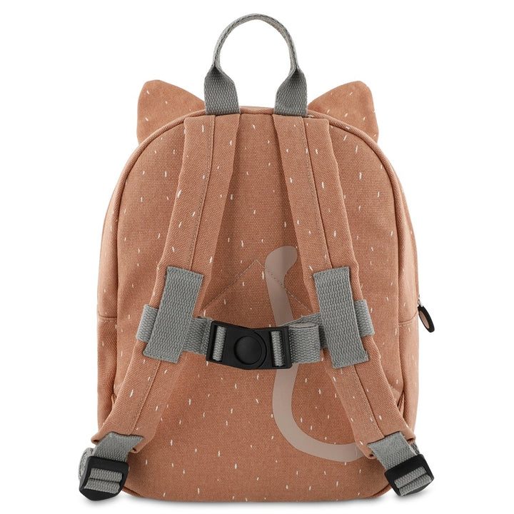 Adjustable straps and water-repellent design bagpack