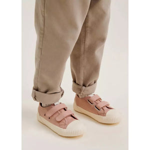 Child with Liewood's Canvas Shoes Pale Tuscany