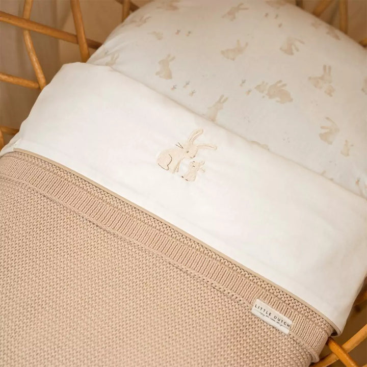 This bassinet blanket is crafted from 100% organic cotton knit, ensuring softness and comfort for sensitive baby skin.