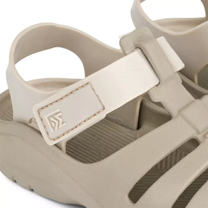 Stylish Design: Trendy colorblock pattern with subtle Liewood monogram detail.