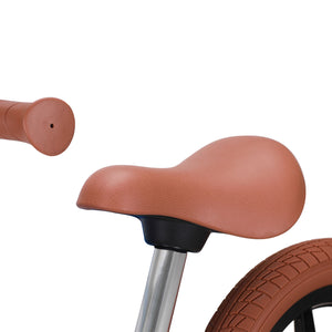 This lumi bike also features a PU leather seat and a puncture-proof tyre with a matching colour.