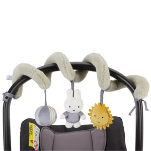 Promotes hand-eye coordination and sensory development in infants aged 0+ months.