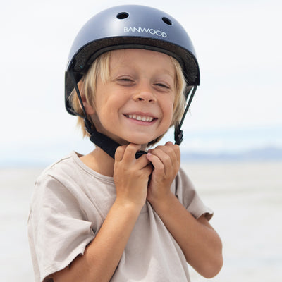 Banwood helmet wearing instructions.