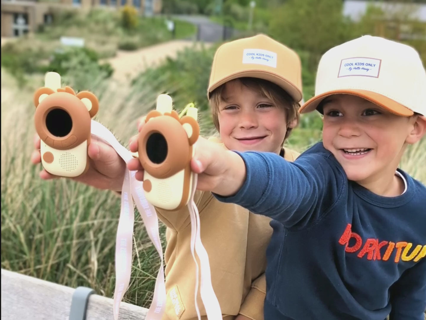 Load video: The Zoofamily Zoo Walkie Talkies