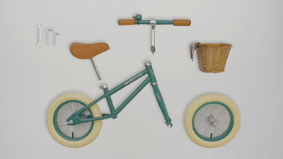 Assembly video for the Banwood vintage balance bike.