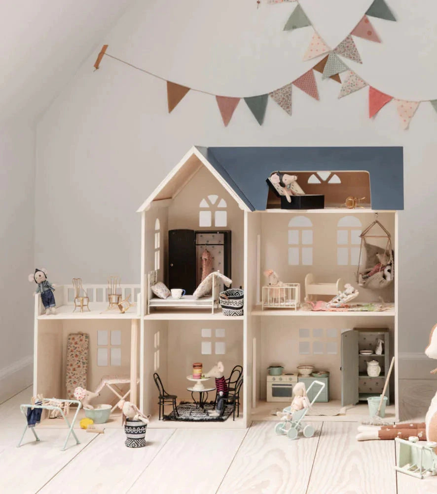 role play toys banners upto 50% off