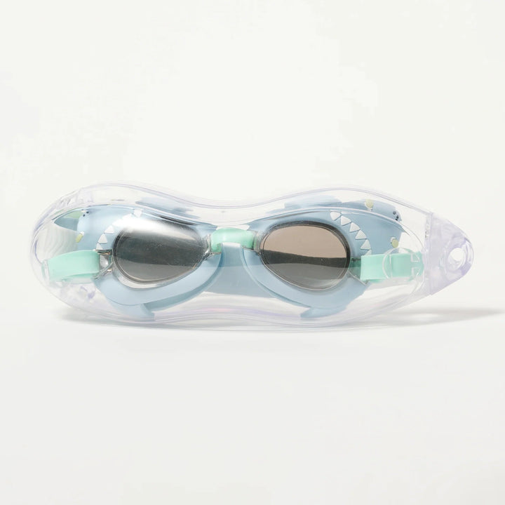 Highlighting the high-quality materials used in the construction of the swim goggles, including silicone, PVC, PU, and PC, ensuring durability and safety for young swimmers.