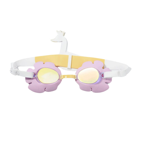The anti-fog lenses of the kids swim goggles ensure crystal-clear vision, even during extended underwater adventures.