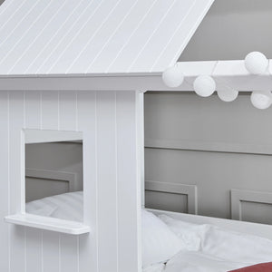 Compatible with fairy lights and bunting