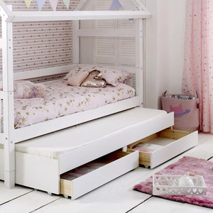 Scandinavian pine single bed with white lacquer finish