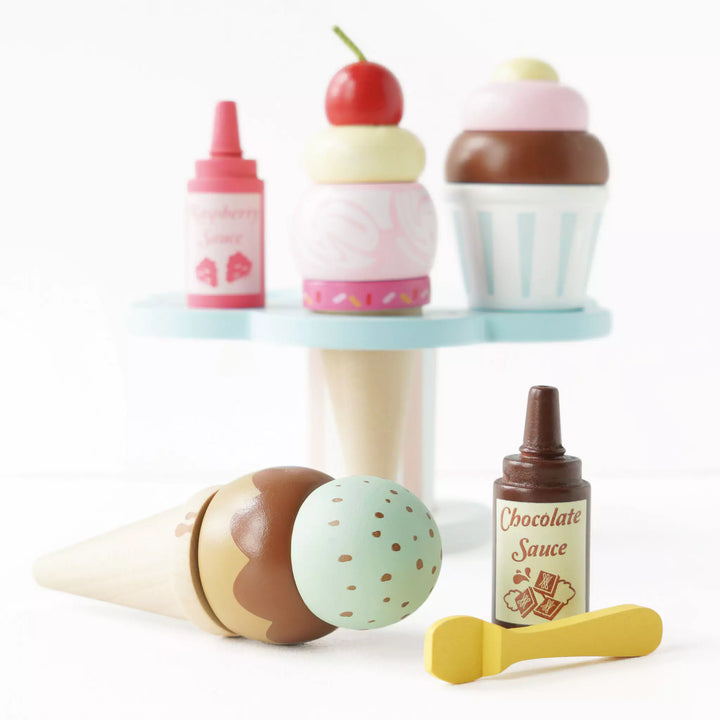 Wooden Ice Cream Stand Toy With Toppings 1