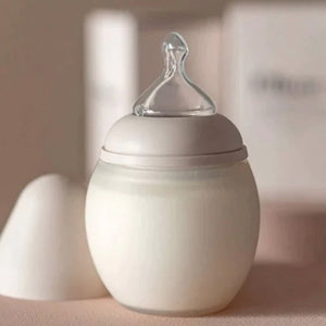 Lifestyle image of Elhee Anti Colic Baby Bottle Teats (2 Pack) - Slow flow teats